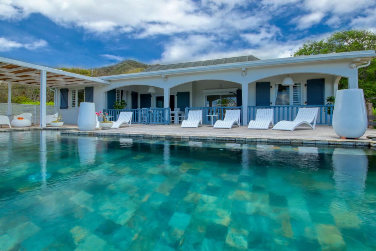 piscine 1 facade location de villa Martinique piscine 10 personnes